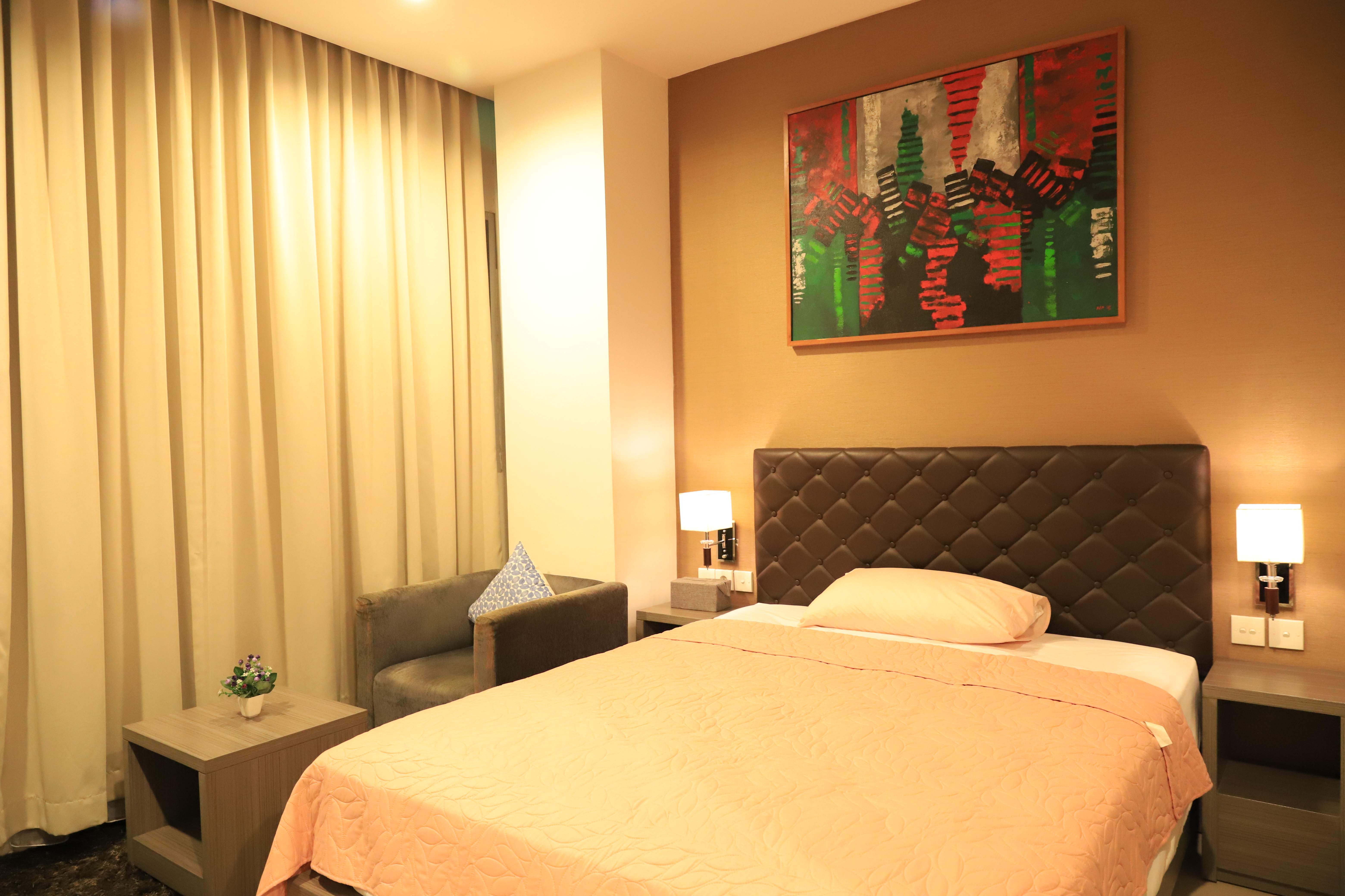 [Gambar 7 Smart Tips to Make Your Apartment Feel Bigger and Brighter]