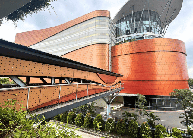 Direct Access via Skybridge to Grand Metropolitan Mall